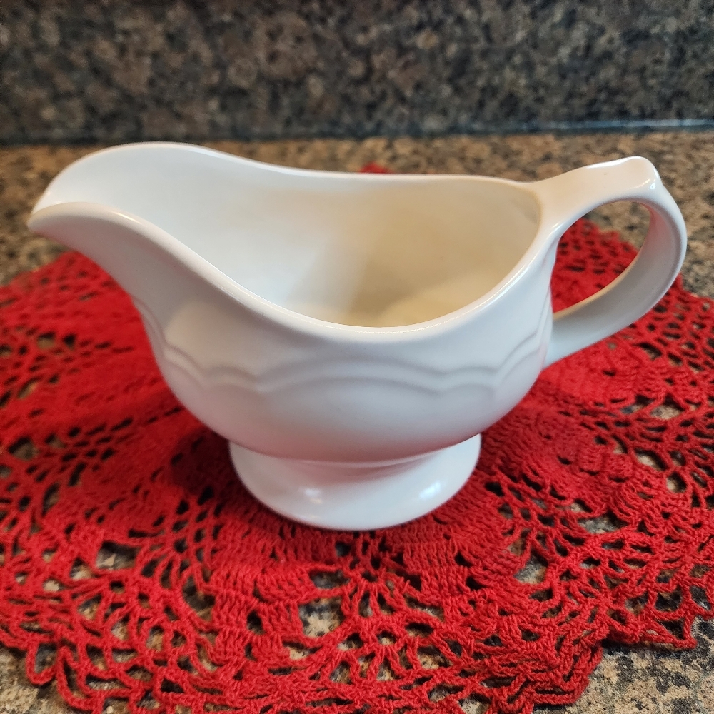 Pfaltzgraff Gazebo White Gravy Boat